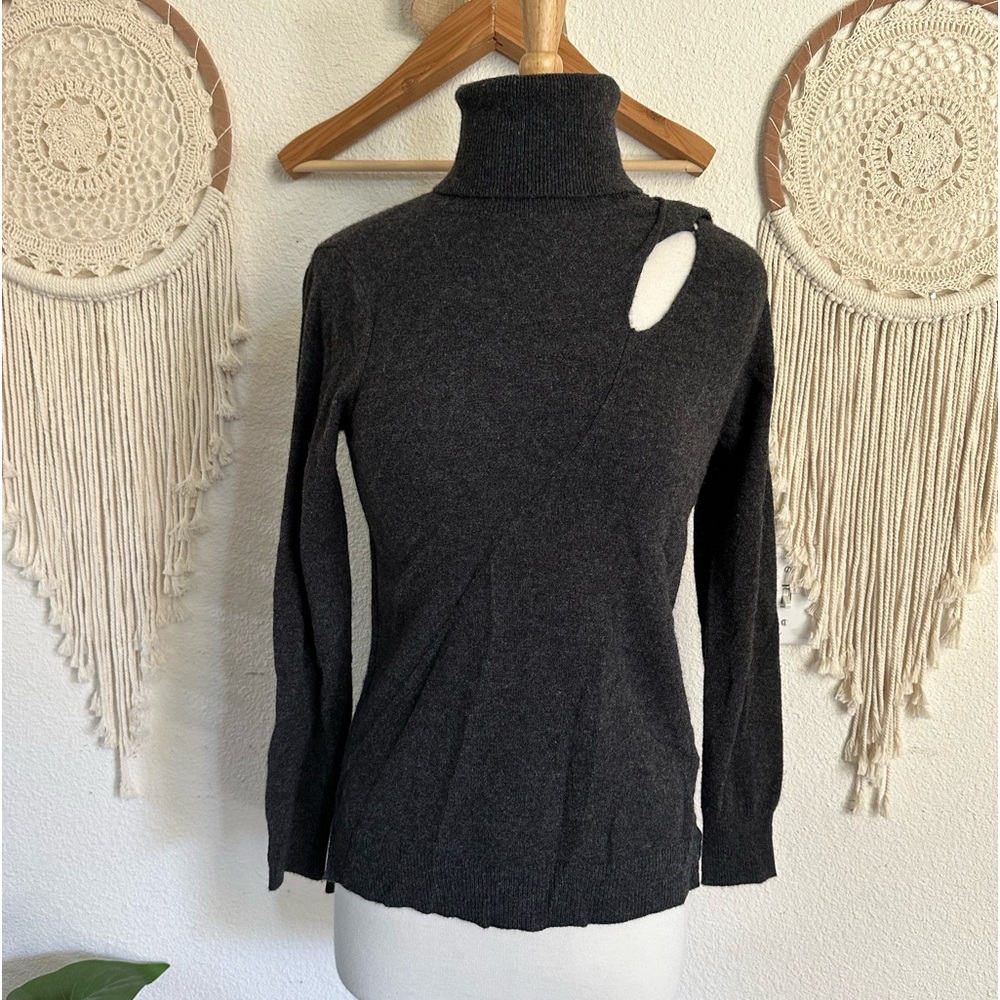 Lusso dk gray cashmere cutout detail shoulder turtleneck sweater small